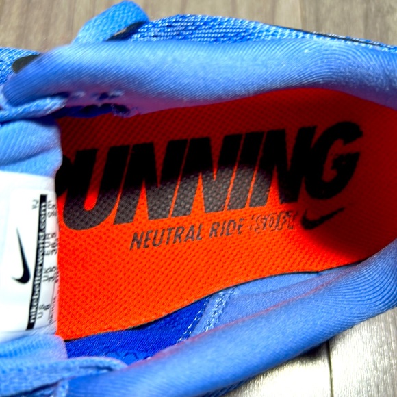 Women’s lightweight Nike running sneakers, Sz 6 - Picture 8 of 9